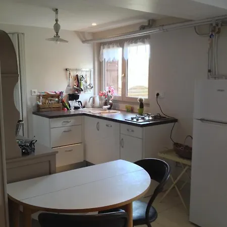 Apartment F1 Avec Terrasse Et Vue Sur Jardin Arbore - Fraicheur Naturelle Du Rez De Jardin - Parking Bellerive-sur-Allier