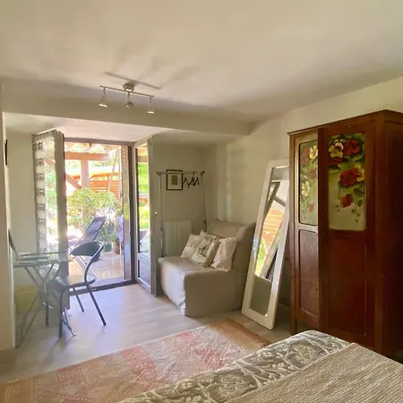 F1 Avec Terrasse Et Vue Sur Jardin Arbore - Fraicheur Naturelle Du Rez De Jardin - Parking *