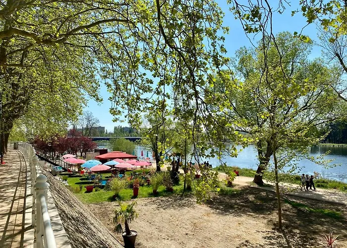 F1 Avec Terrasse Et Vue Sur Jardin Arbore - Fraicheur Naturelle Du Rez De Jardin - Parking Apartment Bellerive-sur-Allier