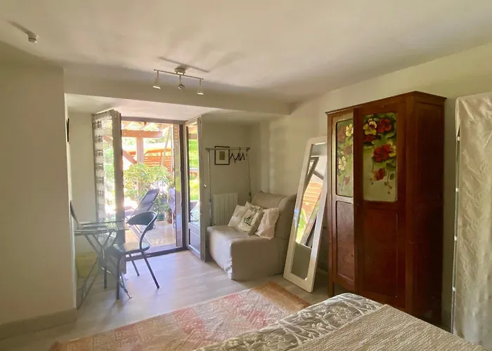 F1 Avec Terrasse Et Vue Sur Jardin Arbore - Fraicheur Naturelle Du Rez De Jardin - Parking *